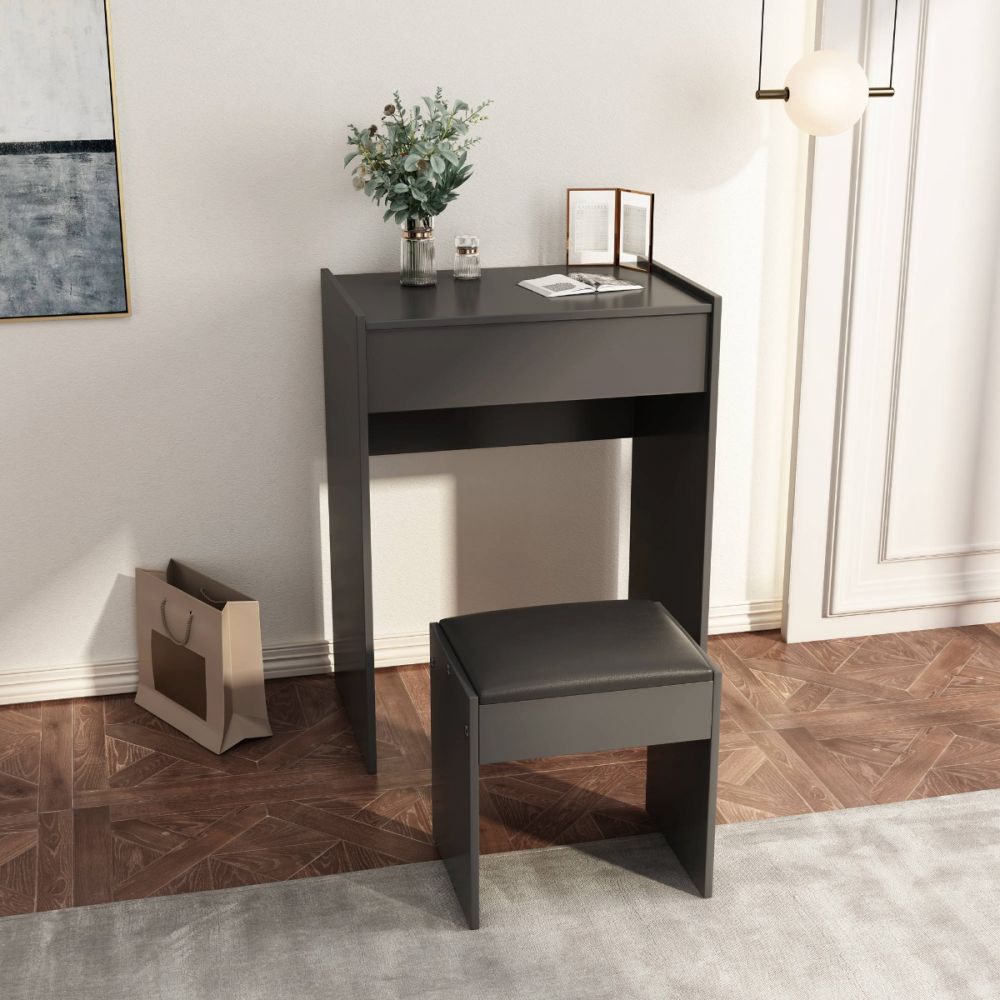 How To Choose The Best Makeup Vanity Table For Small Room