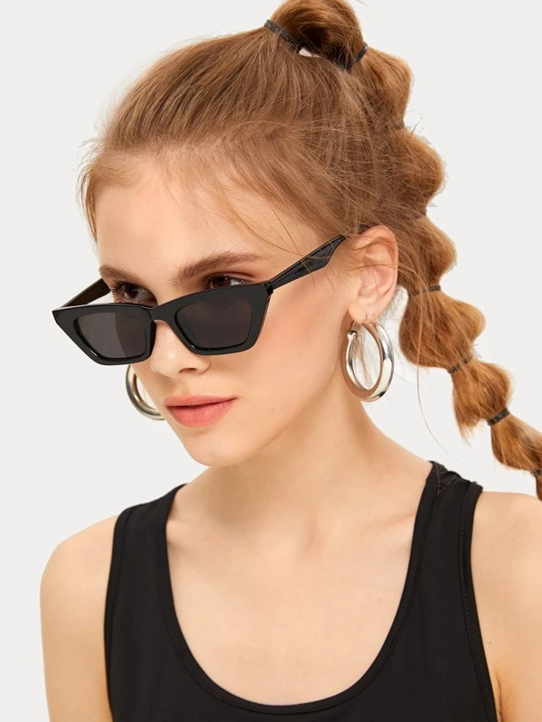 How To Style Minimalist Outfit With Trendy Sunglasses