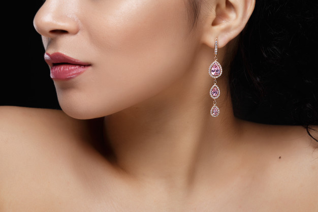 Celebrate Valentine’s Day With A Gift Of Custom Jewellery
