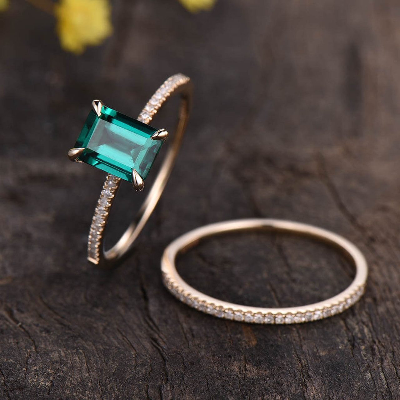 Emerald engagement ring 