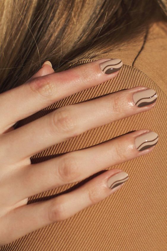Minimalist And Neutral Manicure Ideas That Will Be Dominating This Fall