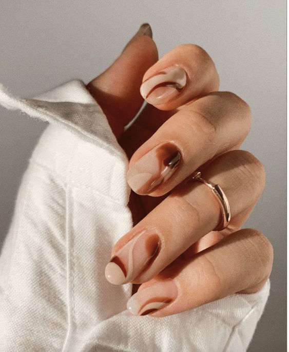 Minimalist And Neutral Manicure Ideas That Will Be Dominating This Fall