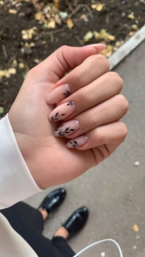 Minimalist And Neutral Manicure Ideas That Will Be Dominating This Fall