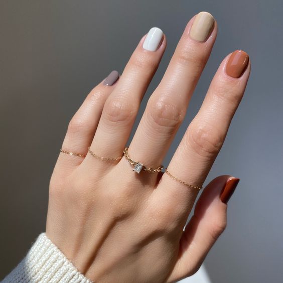 Minimalist And Neutral Manicure Ideas That Will Be Dominating This Fall