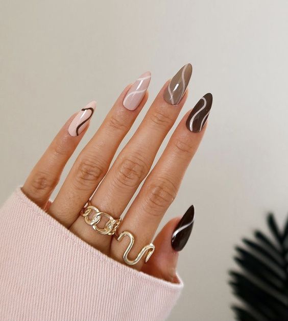 Minimalist And Neutral Manicure Ideas That Will Be Dominating This Fall