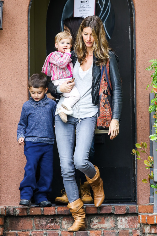 Gisele Bundchen takes her kids to see the Doctor
