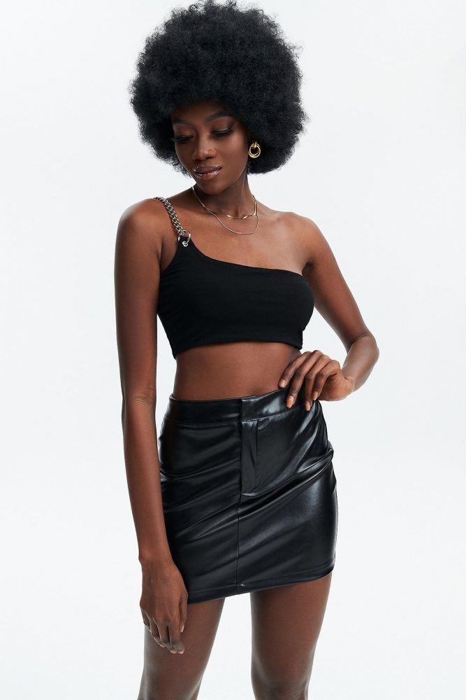 Detail Chain One Shoulder Tank Top