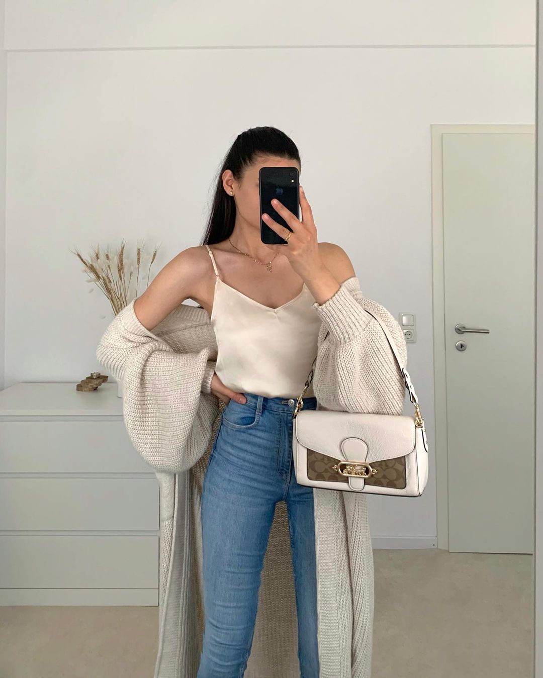 Ultimate Guide to Wear the Basic Style Trend in 2022