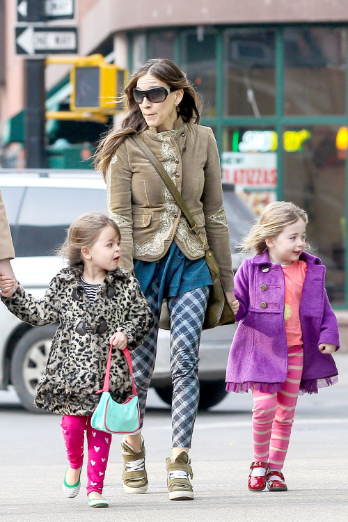 Sarah Jessica Parker takes her girls to school with a smile