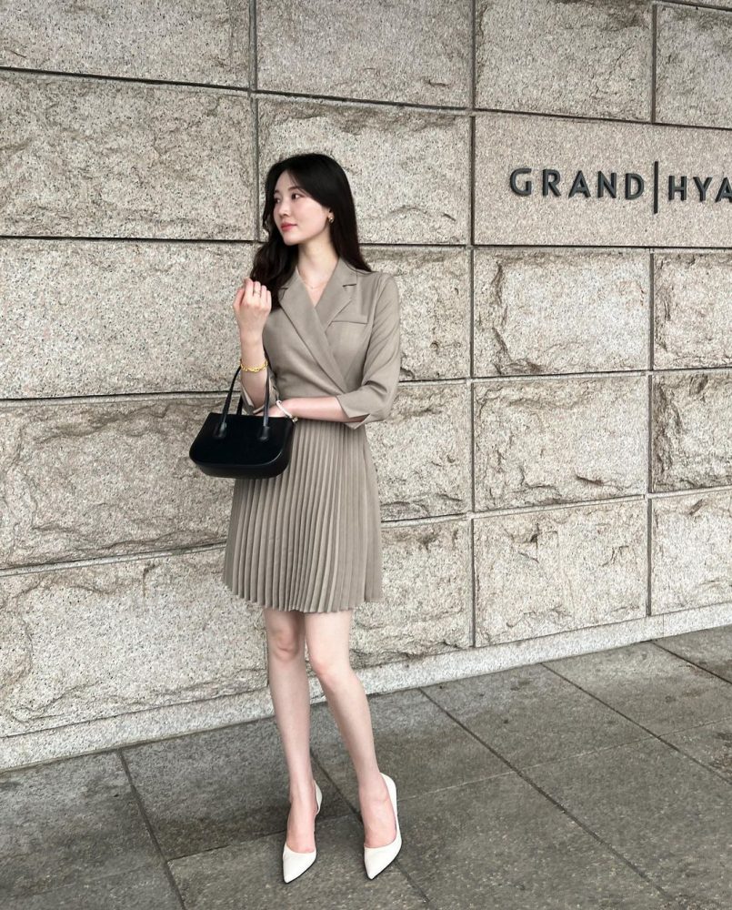 How To Wear Pleated Skirt For Fall Fashion Trend 2022